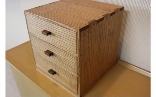 熟練桐たんす職人が手作りした三段小引出（オイル塗装）　【11246-0135】