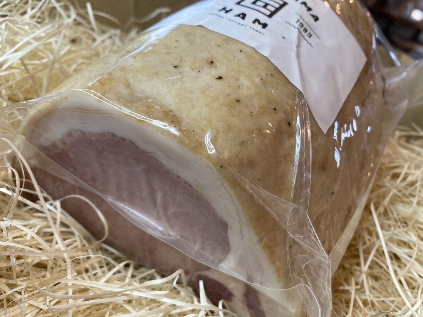 【予約生産・無添加無着色】丸ごとMOROYAMA匠ハム　１本(約１ｋｇ)