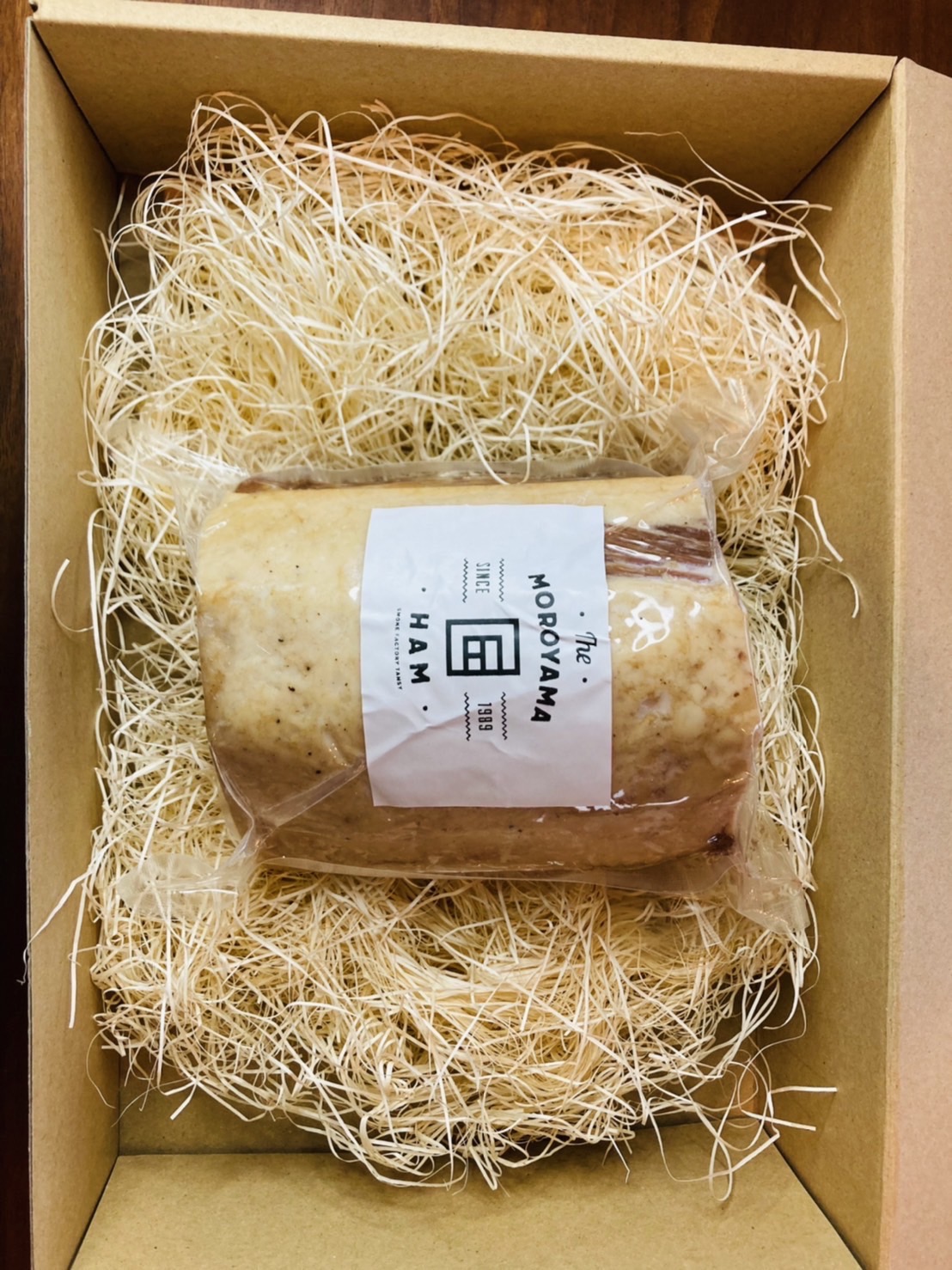 【予約生産・無添加無着色】丸ごとMOROYAMA匠ハム　１本(約１ｋｇ)