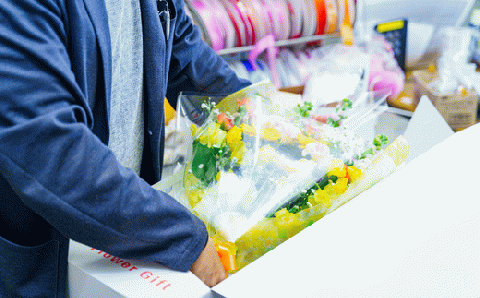 【ご要望にお応え】季節の生花 花束 3,000円相当 高さ約60㎝ 幅約30㎝ ギフト 贈り物 プレゼント 花束 誕生日 母の日 父の日 敬老の日 記念日 アレンジ