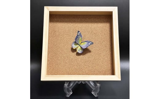 立体刺繍の蝶（パープルグリーン蝶）