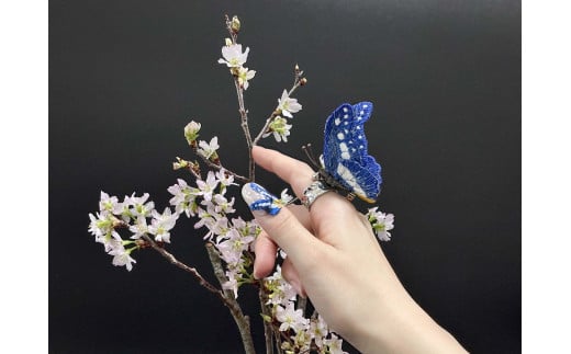 立体刺繍の蝶（ヘレナモルフォ蝶）