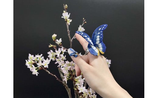 立体刺繍の蝶（ヘレナモルフォ蝶）