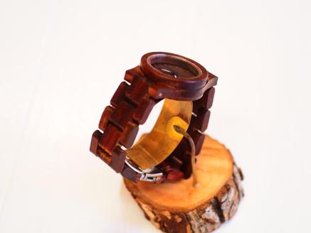 銘木紫檀の木製腕時計