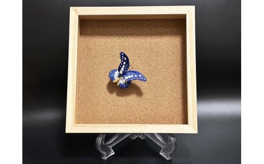 立体刺繍の蝶（ヘレナモルフォ蝶）