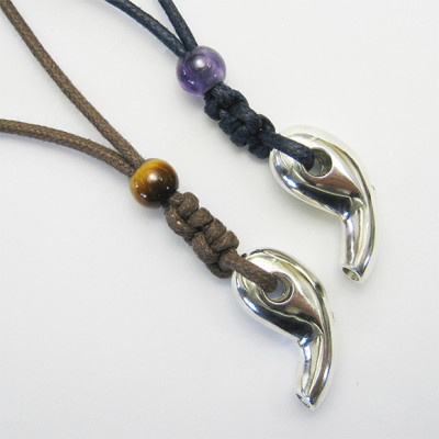 勾玉銀の笛　天然石ビーズ付き　小さめサイズ(約20mm)