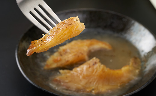 フカヒレステーキ尾びれ2枚入(220g×2枚)　尾びれ11-12cm【配送不可地域：離島】