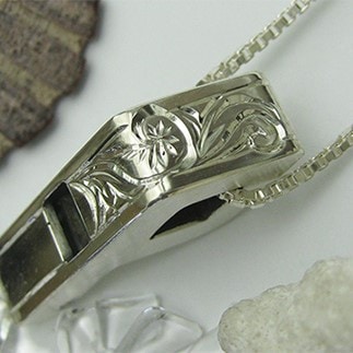 銀の笛　ホイッスルシルバーペンダント　小さめ　ハワイアン(チェーン付き)