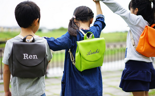 名入れができるPVCレザーベビーリュック「ARUKO」（レッド）