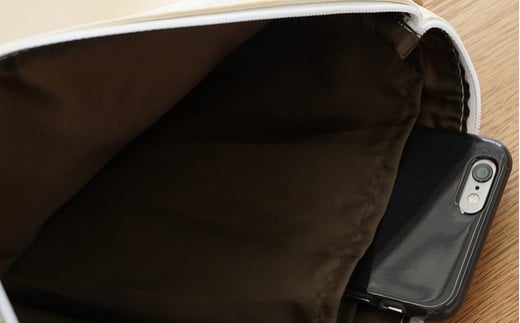 上質な日本製おむつポーチ「occhi」（ベージュ）