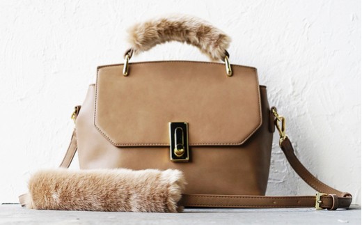 バッグの持ち手をオシャレにするファーハンドル2個セット（ベージュ）