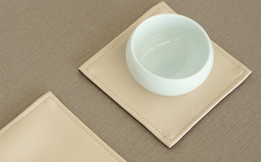 PVCレザーコースター「LEST」（ベージュ）