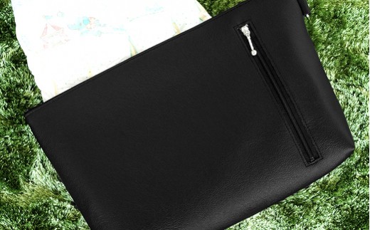 上質な日本製おむつポーチ「occhi」（ブラック）