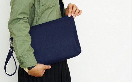 上質な日本製おむつポーチ「occhi」（ネイビー）