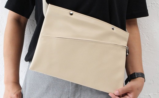 上質で上品でシンプルなショルダーバッグ「saco」（ベージュ）