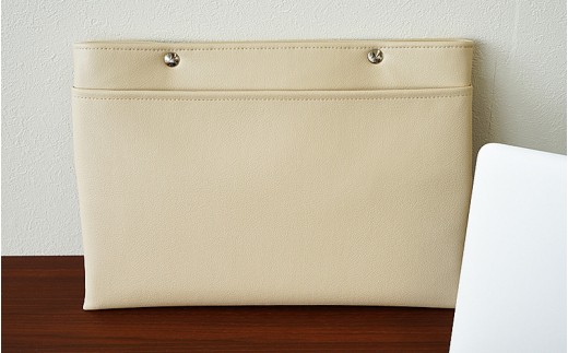 PVCレザーパソコンケース（クラッチバッグ）「match」13インチ用（ベージュ）