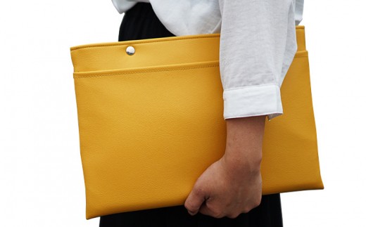 PVCレザーパソコンケース（クラッチバッグ）「match」13インチ用（マスタード）