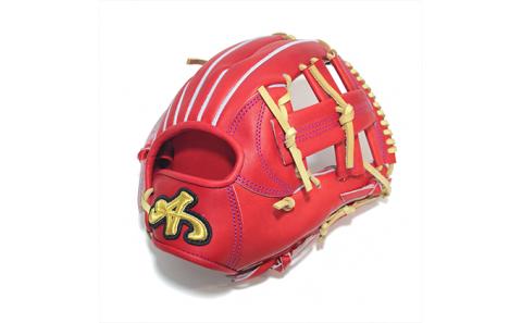 千葉県産牛硬式野球グローブの組み立て型付け体験