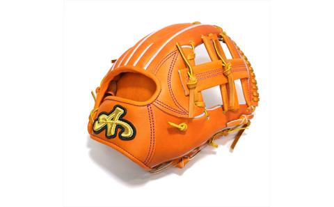 千葉県産牛硬式野球グローブの組み立て型付け体験