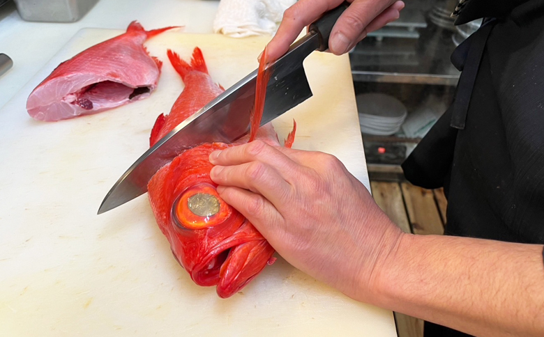 【地魚磯料理 うおまさ】まるごと一匹！外房釣り金目鯛の煮付け　１尾　[0016-0023]