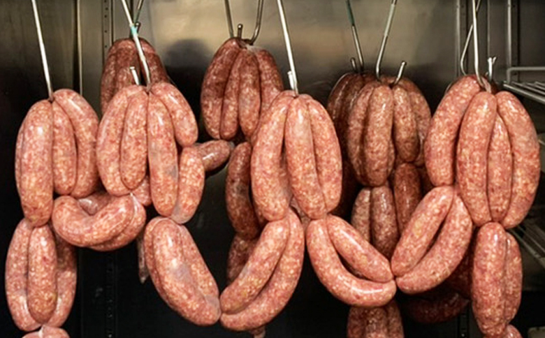 【Mineoka Gibier】無添加『ジビエ 生ソーセージ』４本（鹿 or 猪）《沖縄島コショウ風味》　[0010-0342] 沖縄島コショウ風味