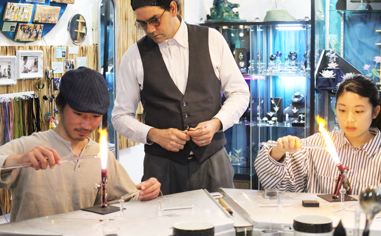 【ガラス工房アルコス】ガラス工芸体験『しずく型ペンダントトップ作り』ペアチケット１枚　[0022-0011] しずく型ペンダント