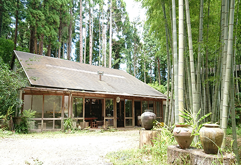 【笹谷窯】豊かな自然に囲まれた窯元で『陶芸体験』 ２名様　[0048-0001] ２名様