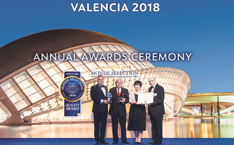 【寿萬亀-亀田酒造-】超特選大吟醸『寿萬亀』720ml　[0020-0100]