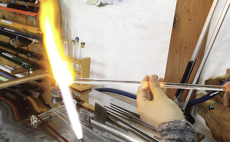 【ガラス工房アルコス】ガラス工芸体験『キラキラのはしおき作り』ペアチケット１枚　[0026-0004] キラキラのはしおき