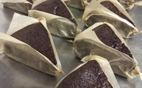 【自家製スイーツ】具琥のガトーショコラ８個 [0012-0035] ガトーショコラ８個