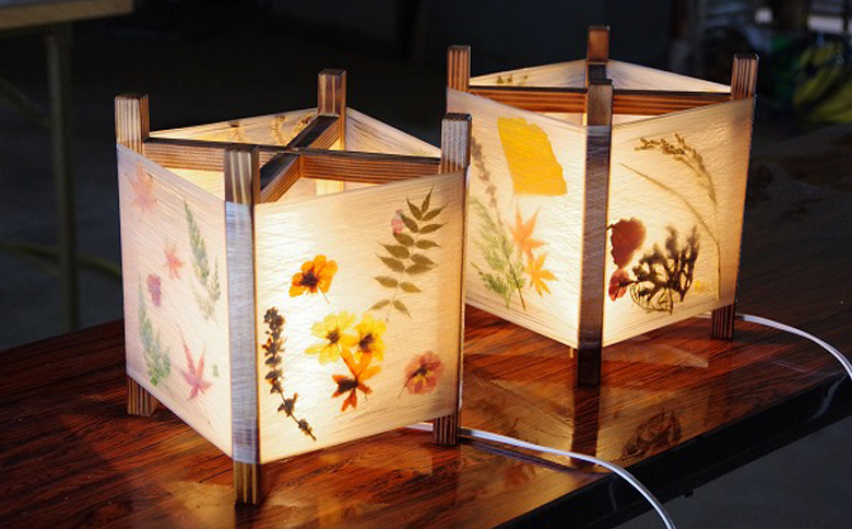 【繭灯り夢工房】シルクと押し花のランプシェード [0020-0099]