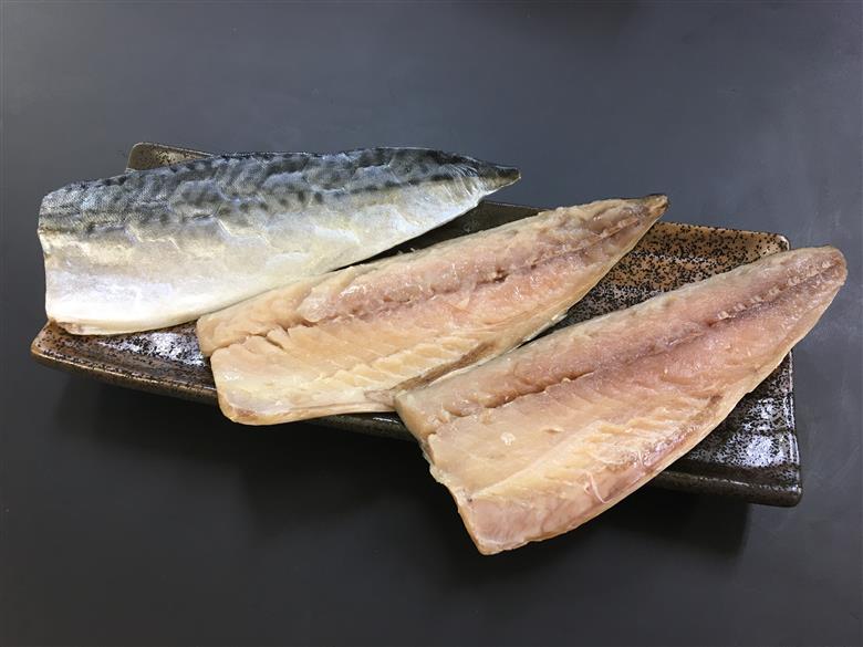 さば詰合せセット（一夜干し4切240g×３P・骨抜き一汐干3枚240g×2P） mi0050-0002