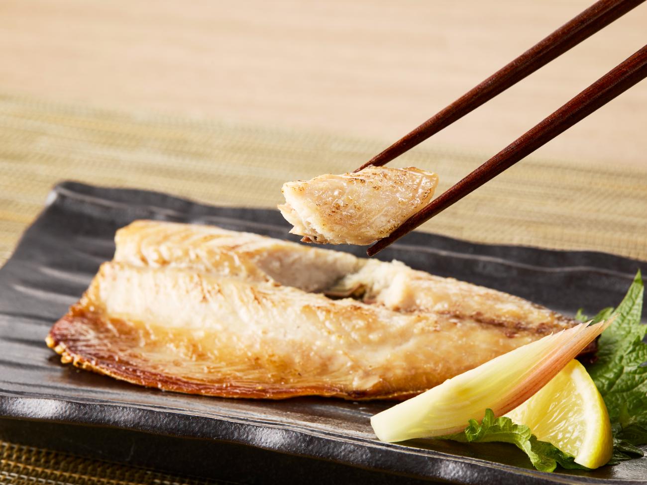 さば詰合せセット（脂ののったさば一夜干3切180g×3パック・国産さば一夜干し（骨とり）2枚160g×2パック） mi0050-0004