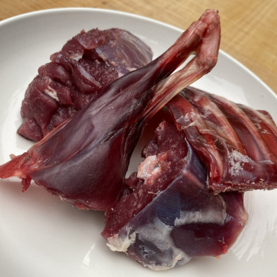 無添加骨付きジビエドッグフード　人も犬も安心して食べられるキョンの骨付き肉　500g×1パック【配送不可地域：離島】