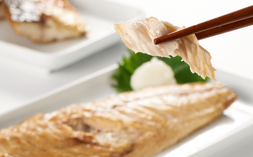 【レンジで簡単調理】焼き塩鮭5切と焼きさば文化干3切セット 計8枚セット【配送不可地域：離島】