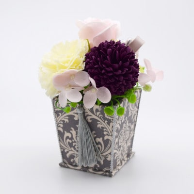 カルトナージュ花器の仏花アレンジと写真たて　(ダマスク柄)