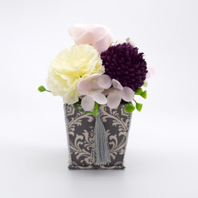 カルトナージュ花器の仏花アレンジ(一対)と写真たて　(ダマスク柄)