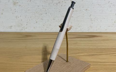 白いボールペン AO015