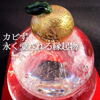 ガラスの鏡餅〈麻炭ガラス〉「もっちり」　ガラス細工のかがみ餅