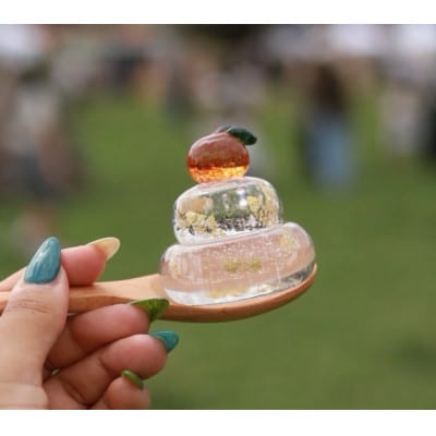 ガラス鏡餅「もっちり ひとくちサイズ麻炭＆金箔」 ガラス細工のかがみ餅