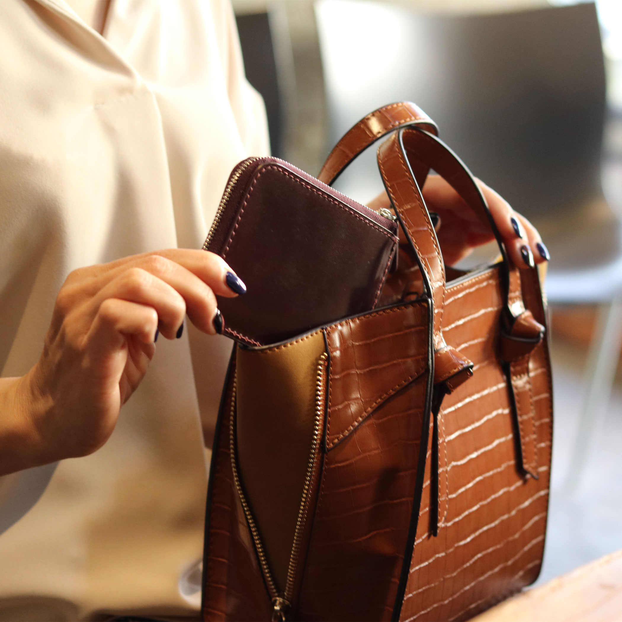 ミニ財布[イタリア産高級レザー]コードバン使用 (全4色)(カラー：ボルドー) ボルドー