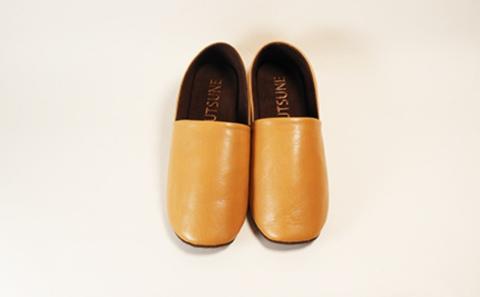 【KUTSUNE〈クツネ〉】ルームシューズ（革製・バブーシュタイプ） (サイズ：M(24.0-24.5cm)、カラー：黄) 黄 M(24.0-24.5cm)