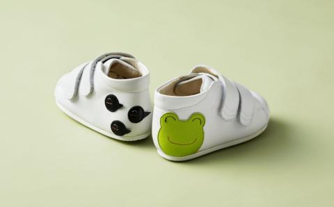 ちいくっく?〈あるく機能が目覚めるくつ〉(サイズ：13.5cm、柄：カエルさん＆おたまじゃくしちゃん) 13.5cm