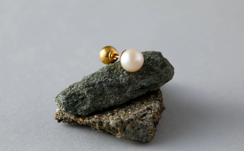 パールピアスゴールド