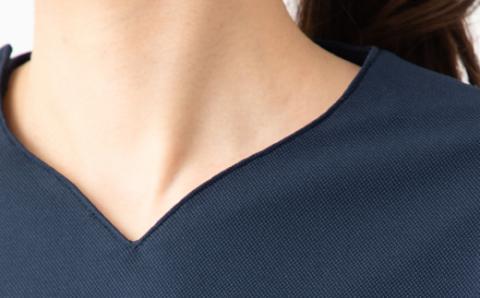 レピウスの白衣 【レディース】 リボンパイピングスクラブ / ネーム刺繍付き (サイズ：XSサイズ、カラー：ネイビー) ネイビー XSサイズ