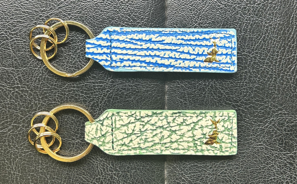 シャーク(サメ革) キーホルダー (カラー：ブルーホワイト) ブルーホワイト