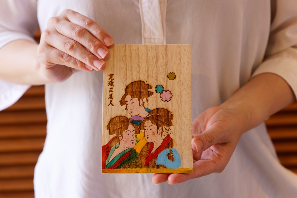 【谷中・箱義桐箱店】桐はがき[1枚]の塗り絵体験チケット（1名様分／60分）