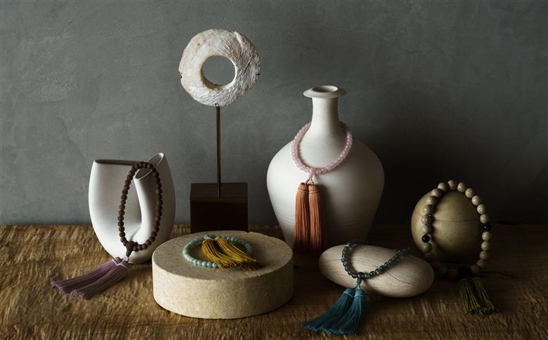 ひいらぎのお念珠【望月（青虎目石×黄白）】