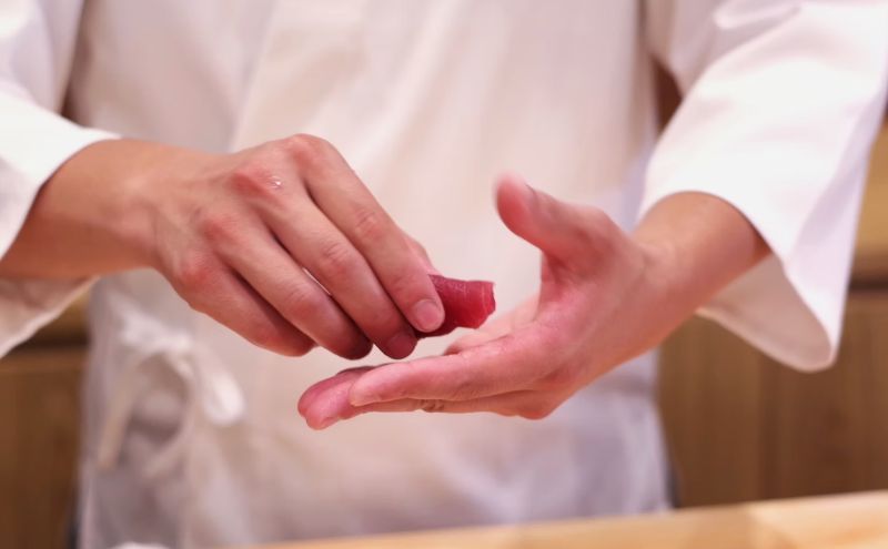 鮨　飛躍　旬の食材を使用したこだわり江戸前ディナーコース　チケット お食事券 寿司 握り 大とろ 穴子 ムラサキウニ 石鯛 赤貝 コース 旬の鮮魚 豊洲市場 墨田区 東京