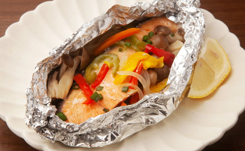 銀鮭 厚切り 銀鮭切り身パック 1kg 魚 鮭 切り身 厚切り ボリューミー チリ産 プレミアムグレード 焼き魚 煮魚 和食 パスタの具材 洋食 ジューシー 冷凍 長期保存 大田区 東京都